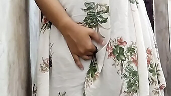 Une Femme Desi Obtient Son Plaisir Anal