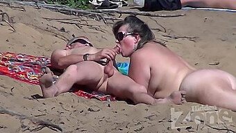 Nacktes Paar Wird Beim Sex Am Strand Erwischt